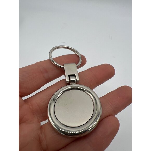 Silver Round Metal Keychain With Polished Finish & Engraving Space - Picture 4 of 4